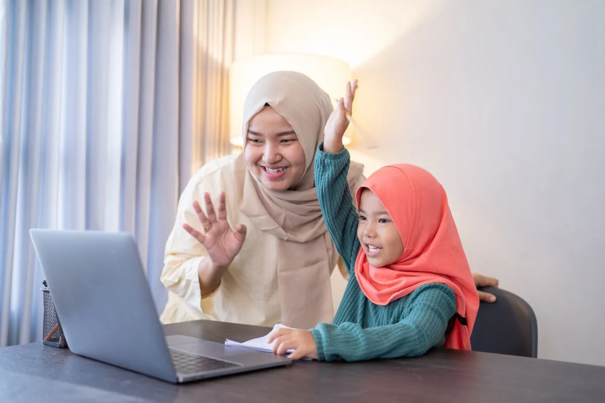 Girl raising her hand during a live online Quran memorization class
