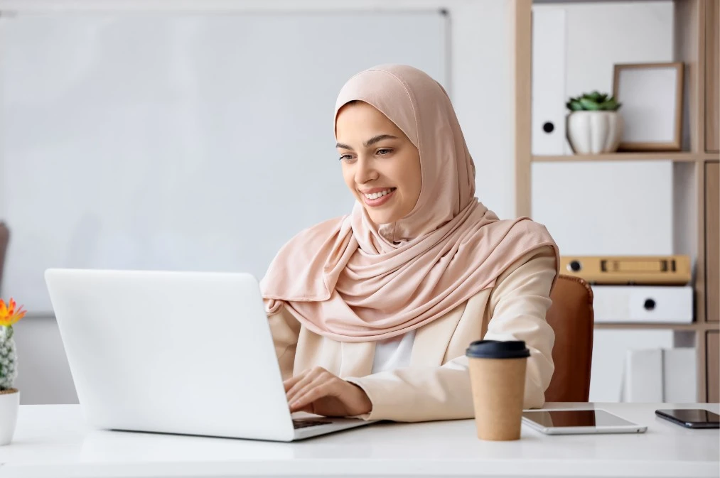 Adult learning Quran from home